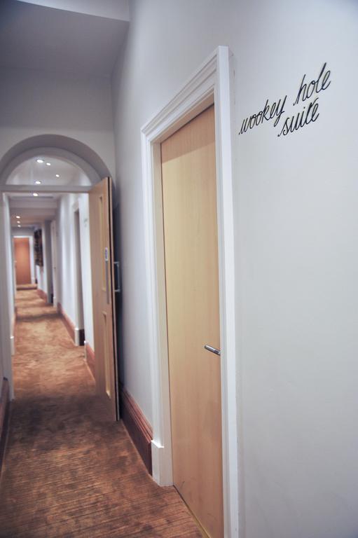 The Warwick Arms Hotel Chew Magna Екстериор снимка