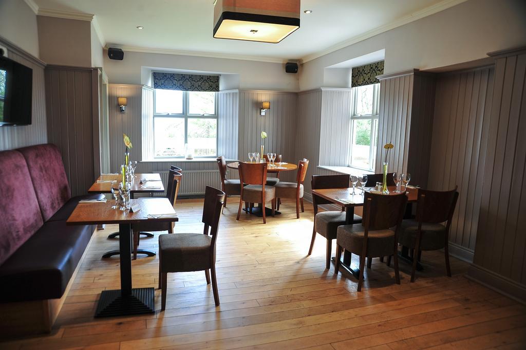 The Warwick Arms Hotel Chew Magna Екстериор снимка