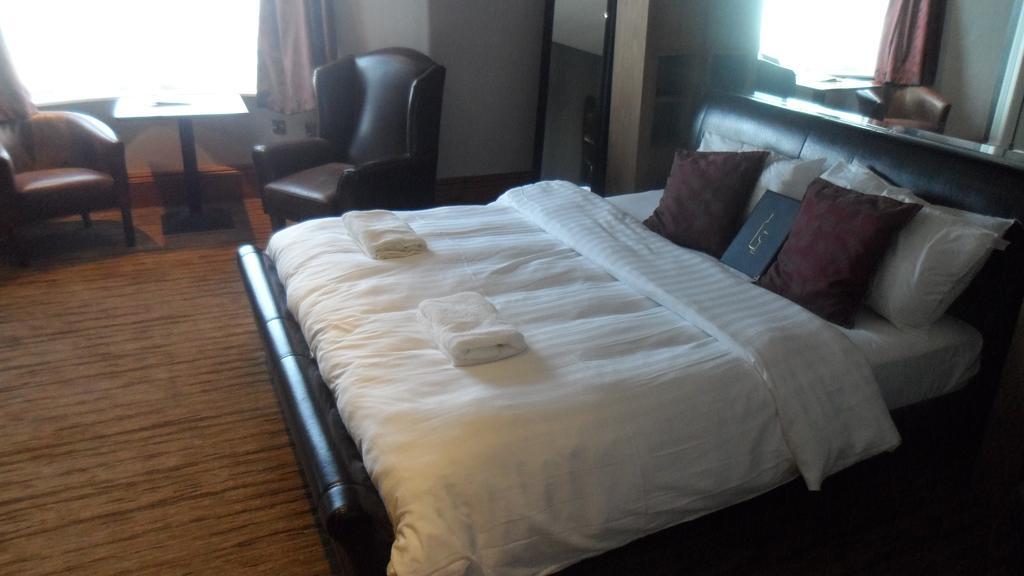 The Warwick Arms Hotel Chew Magna Екстериор снимка