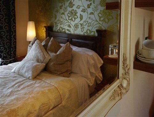 The Warwick Arms Hotel Chew Magna Екстериор снимка