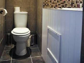 The Warwick Arms Hotel Chew Magna Екстериор снимка