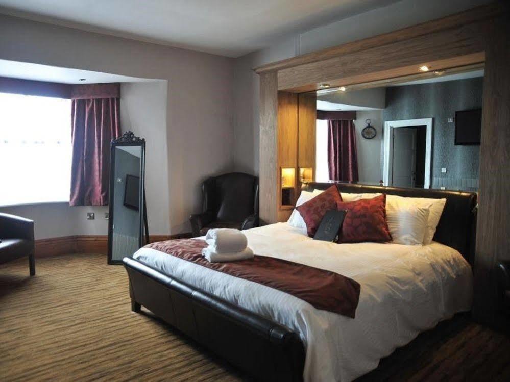 The Warwick Arms Hotel Chew Magna Екстериор снимка