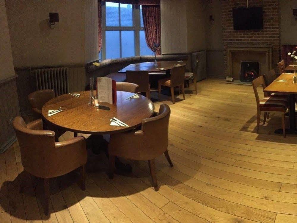 The Warwick Arms Hotel Chew Magna Екстериор снимка