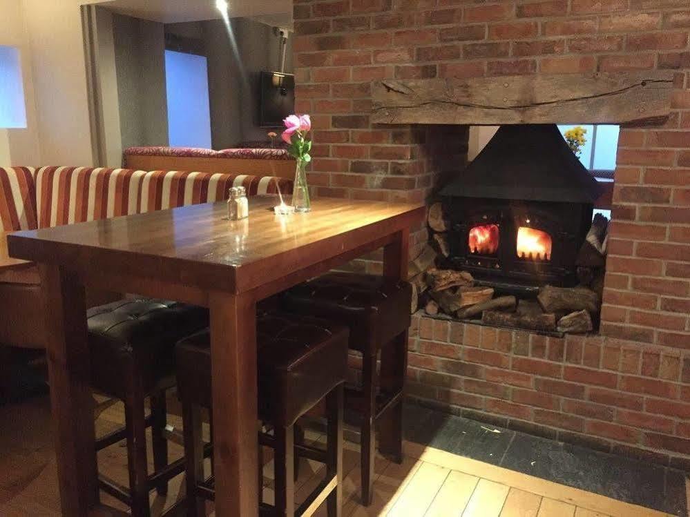 The Warwick Arms Hotel Chew Magna Екстериор снимка