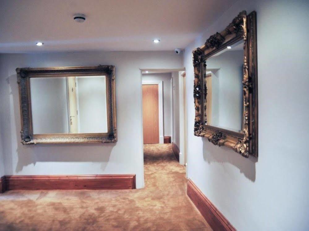 The Warwick Arms Hotel Chew Magna Екстериор снимка