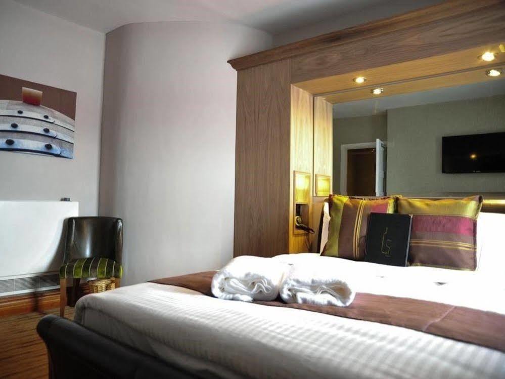 The Warwick Arms Hotel Chew Magna Екстериор снимка